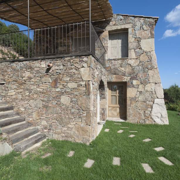 Bâtisse typique en pierre et jardin Maison 17
